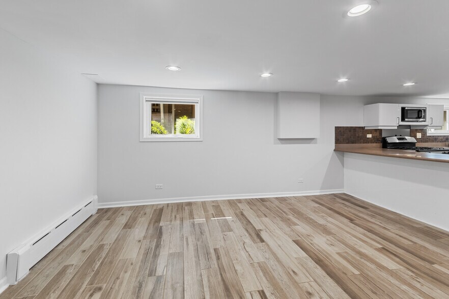 Building Photo - 2152 W Agatite Ave