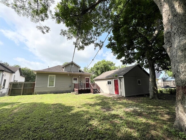 Building Photo - 421 E Myrtle St