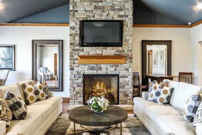 Building Photo - 775 Southwind Dr