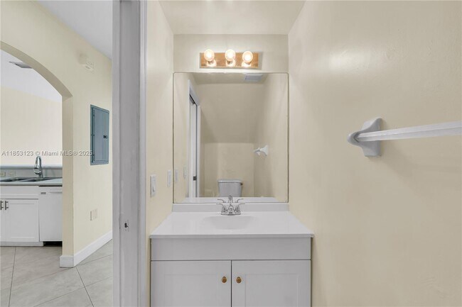 Building Photo - 4292 SW 156th Ave