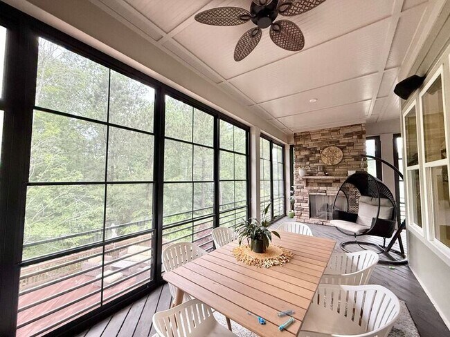 Building Photo - 312 Sweetbriar Rose Ct