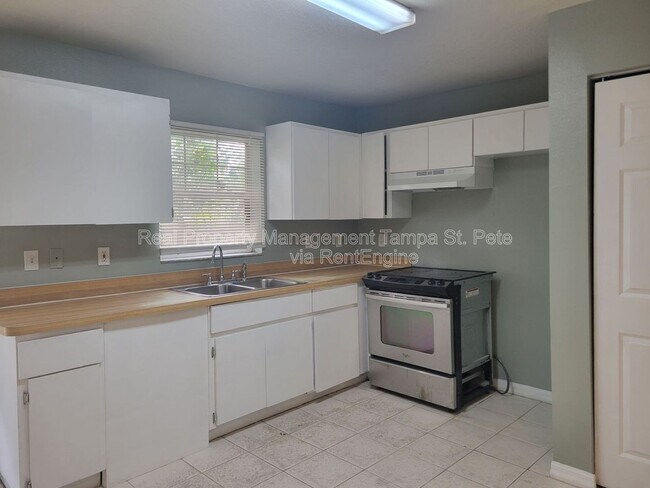 Building Photo - 1811 E 142nd Ave