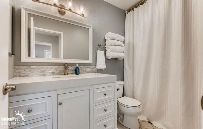 Building Photo - Beautiful 3Bdm 2Ba Unfurnished Home with Lush Backyard in Vista!