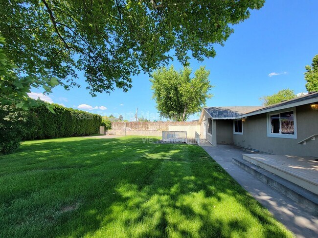 Building Photo - 3812 Rd 109