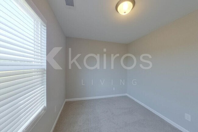 Building Photo - 948 Silent Barge Cv