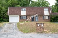 Building Photo - 2323 Green Forest Dr