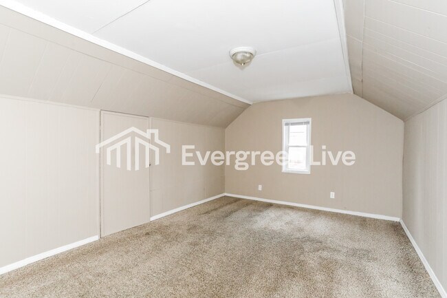 Building Photo - 5104 Lillian Dr