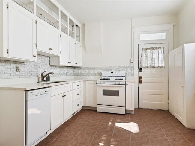 Building Photo - 821 S 700 E
