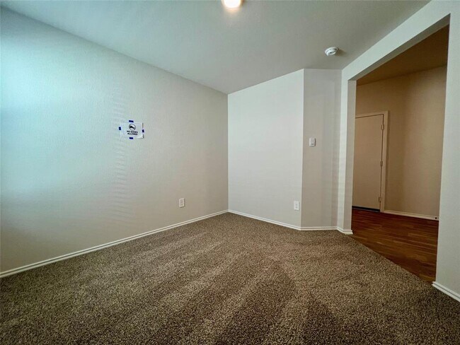 Building Photo - 420 Lancebill Dr