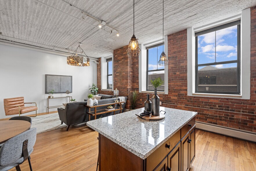 Building Photo - 2261 Blake St