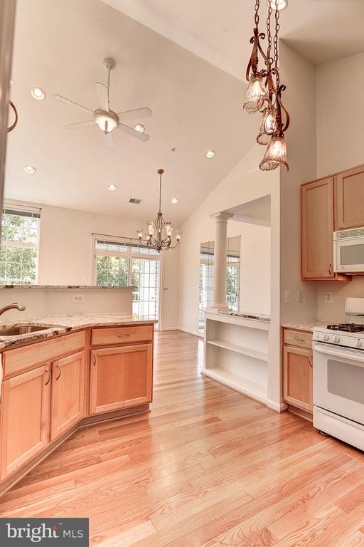 Building Photo - 10706 Symphony Way