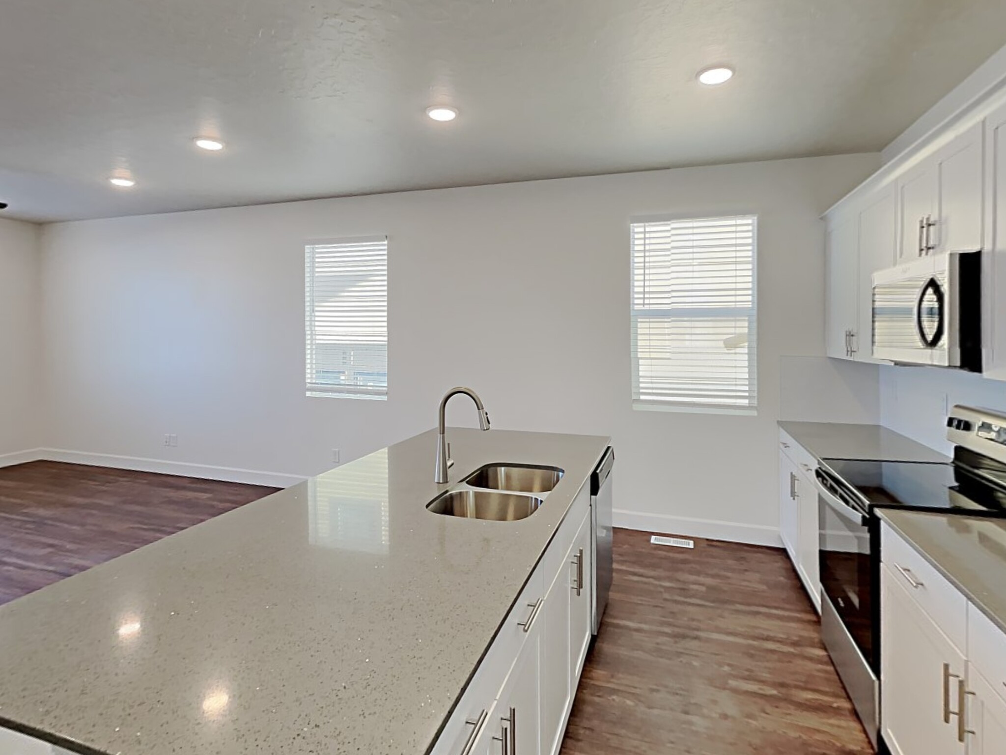 Building Photo - 6584 Old Forest Dr