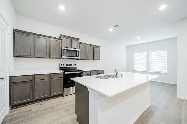 Building Photo - 2126 Thornton Dr