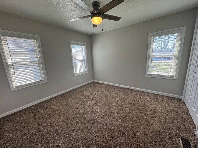 Building Photo - “Room to Grow!” — Spacious 3 Bed + Bonus Rooms in Pawnee