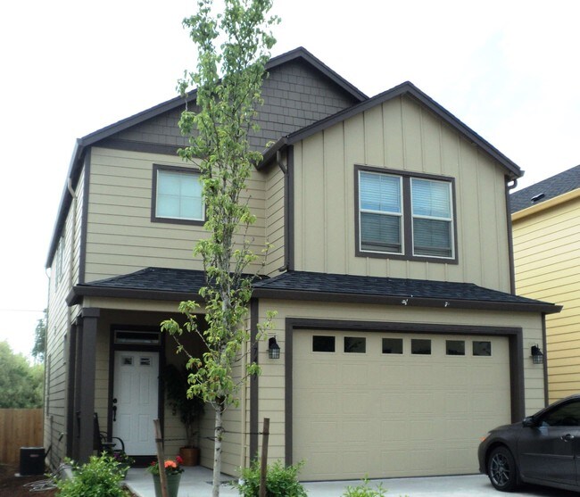 7417 NE 58th Way - Lot 2 - Walnut Village Townhomes