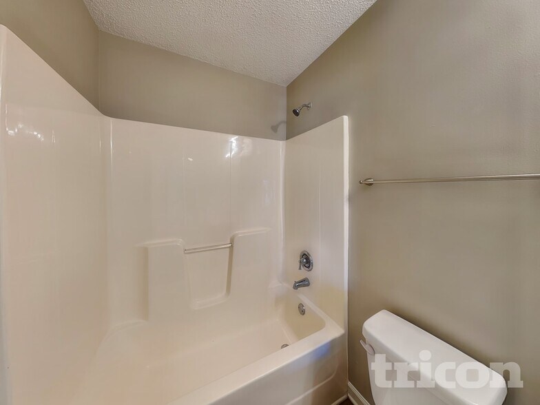 Building Photo - 106 White Creek Loop