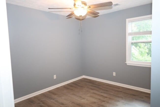 Building Photo - Single Family Home