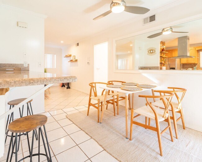 Building Photo - Cozy Zen Retreat Home with 4BD+3BA  Share ...