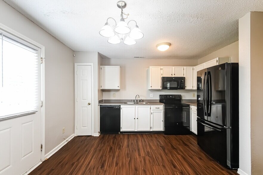 Building Photo - 144 Winterwood Dr