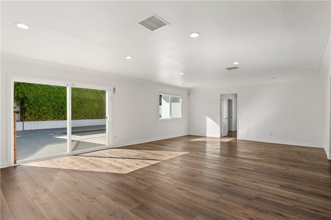 Building Photo - 6515 Kenwater Ave