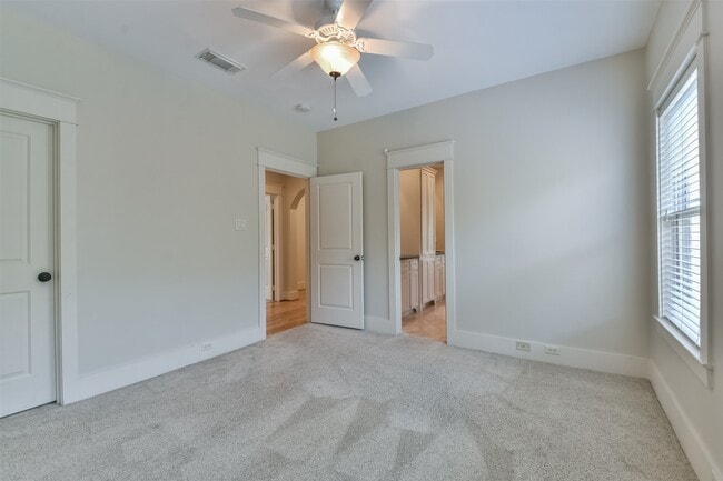 Building Photo - 1030 W 16th St