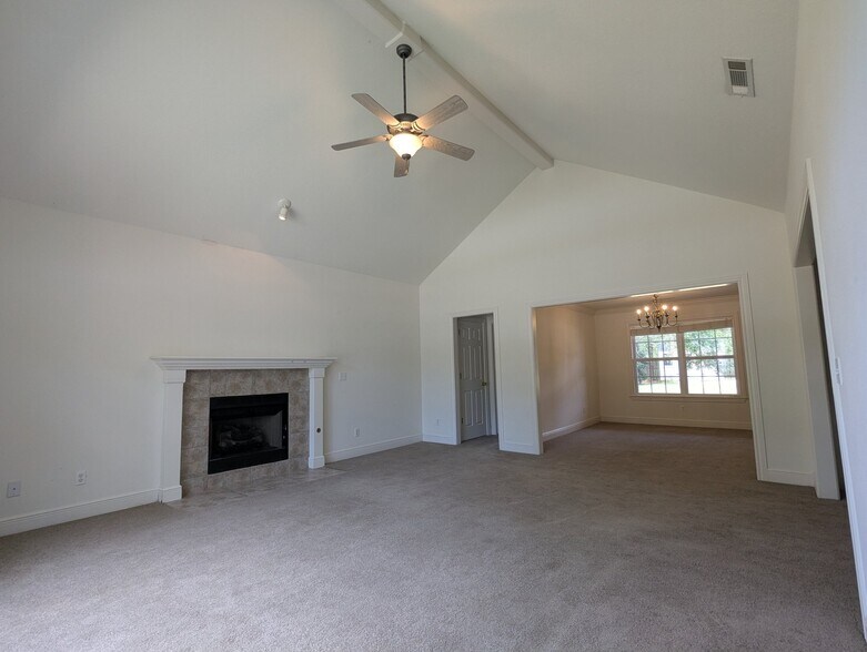 Building Photo - 702 Tunbridge Dr