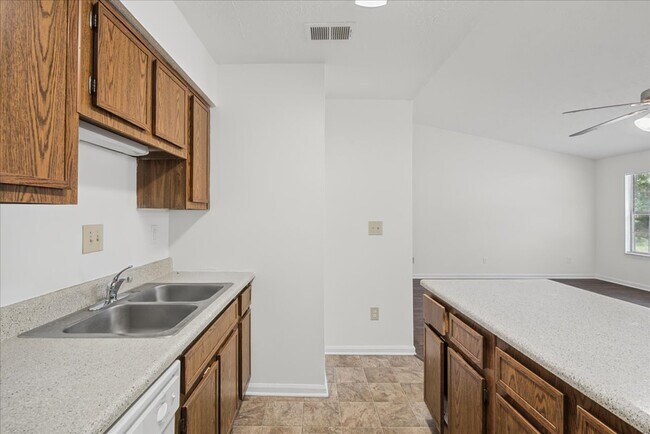 Building Photo - 1205 Natchez Trce SW