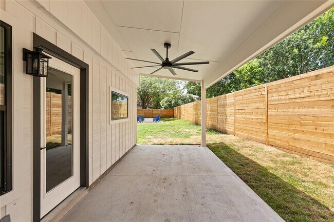Building Photo - 8708 Cretys Cove