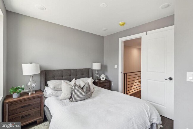 Building Photo - 2536 N Lee St