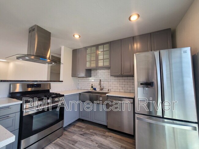 Building Photo - 881 Beardsley Dr