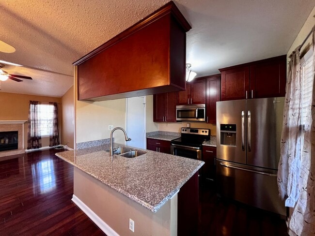 Building Photo - 2 bedroom 2 bathroom condo blocks from the Virginia Beach Oceanfront.