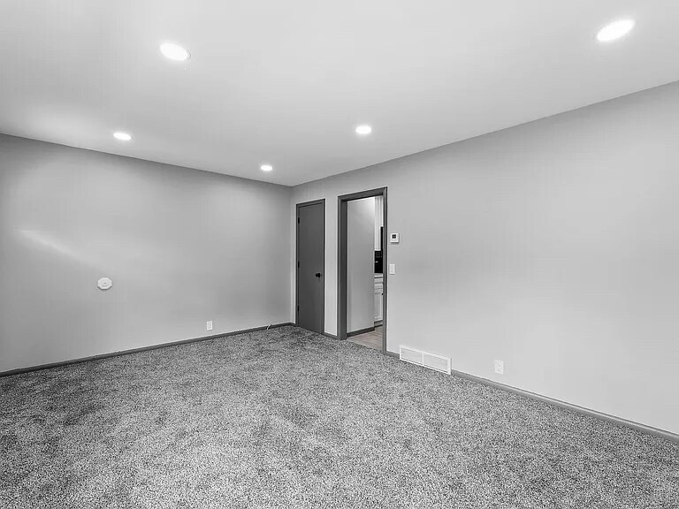 Building Photo - 5146 Vincent Ave N