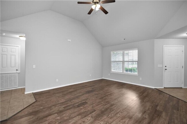 Building Photo - Great home near Bentonville West