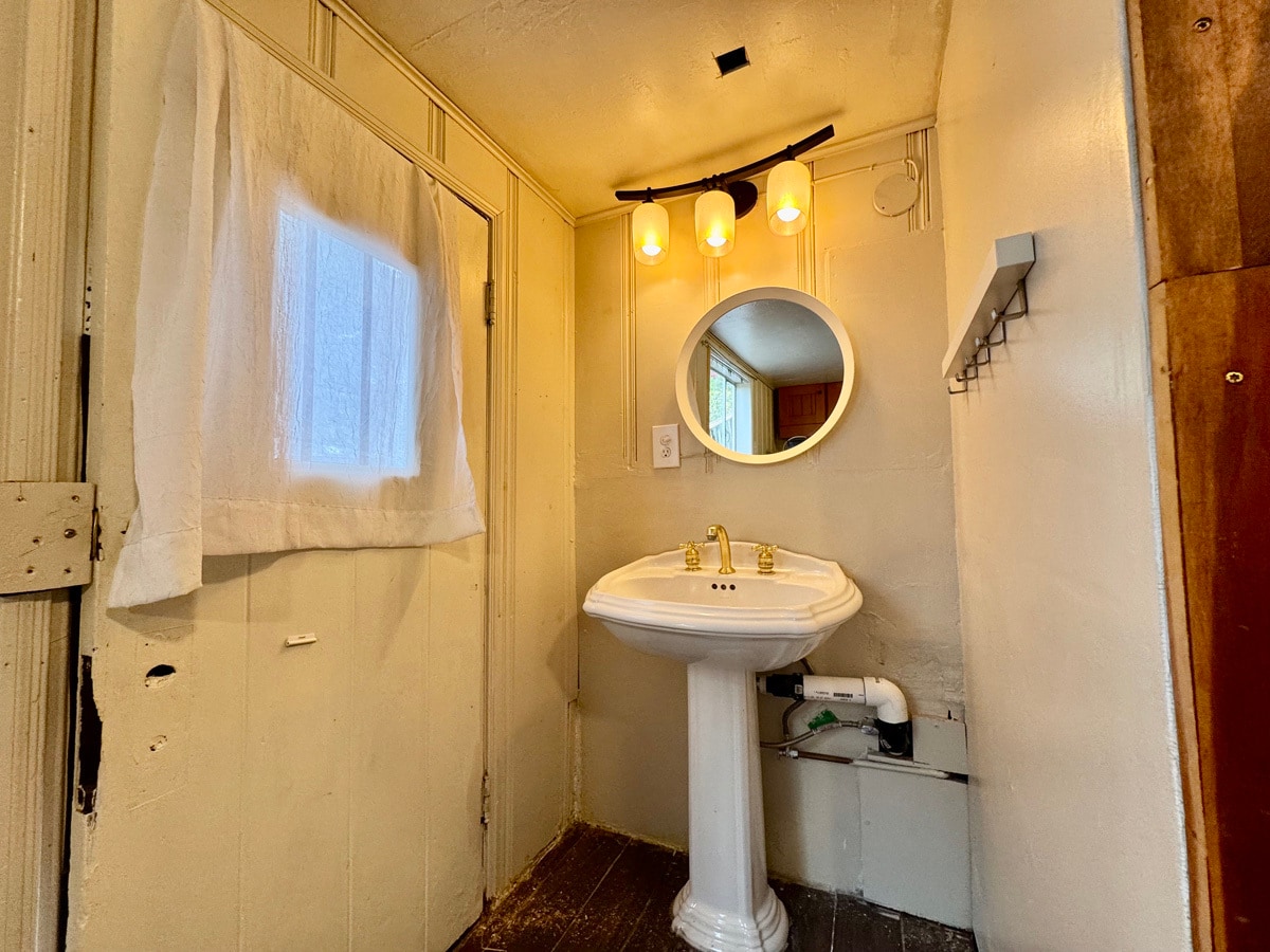 Building Photo - 645 Jean St