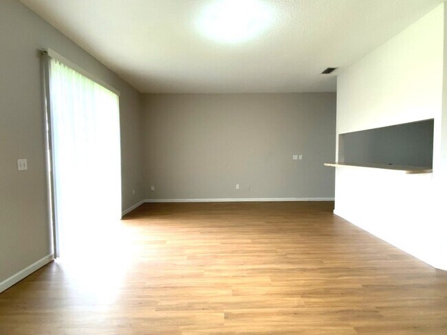 Building Photo - Spacious 3 Bedroom Port Orange Townhome!