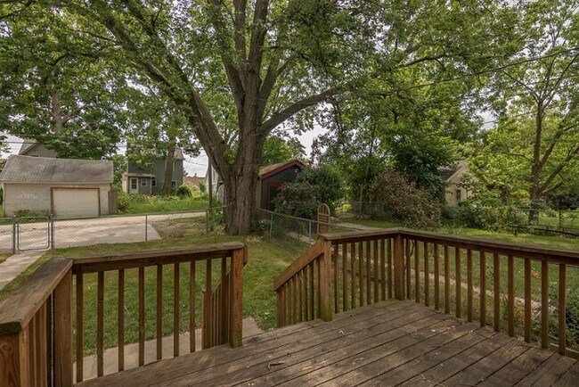 Building Photo - 52 Richards Ave NW