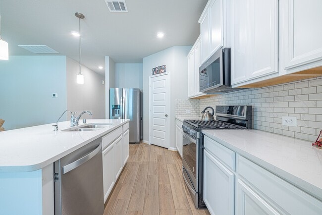 Building Photo - 17705 Hanson Ridge Dr