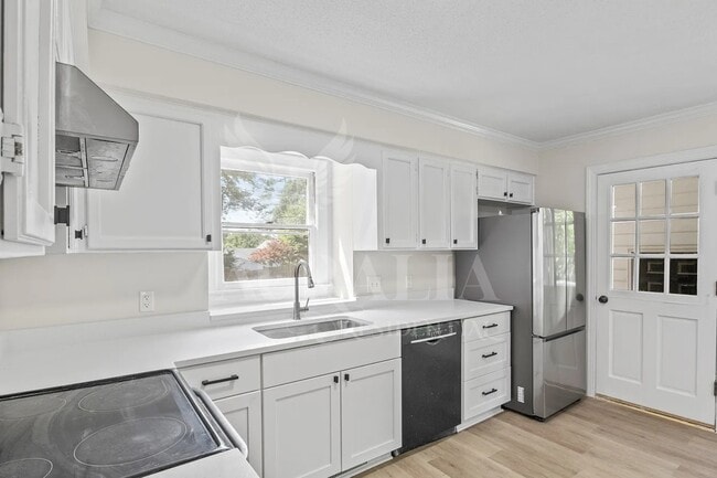 Building Photo - 623 Elmwood Ct