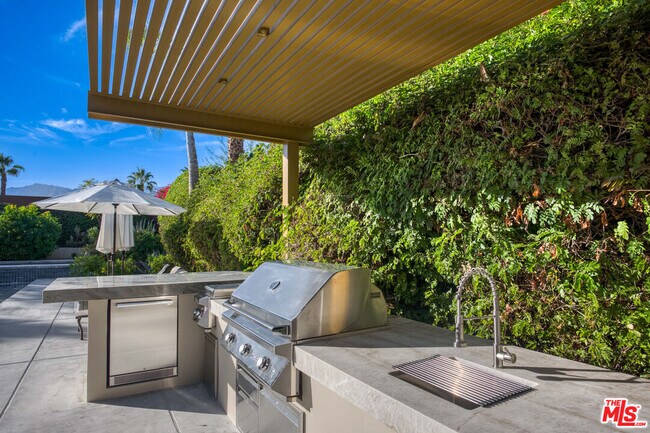 Building Photo - 6 Rocky Ln