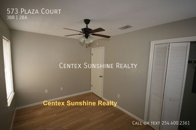 Building Photo - 573 Plaza Ct