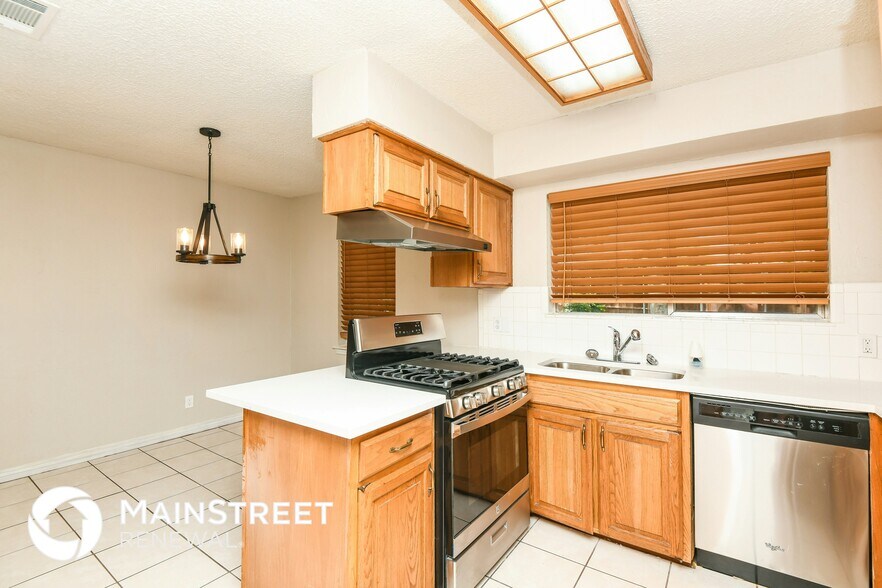Building Photo - 1034 Meadowbrook Dr