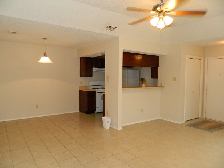 Building Photo - 7806-B Chimayo Cv.,