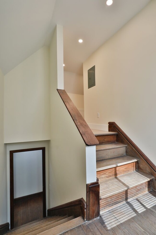 Building Photo - 2104 Iuka Ave