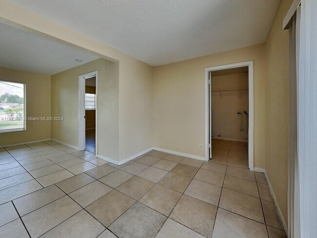 Building Photo - 5491 SW 6th St