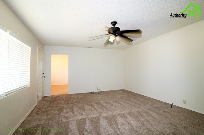 Building Photo - 21627 7 Lakes Rd