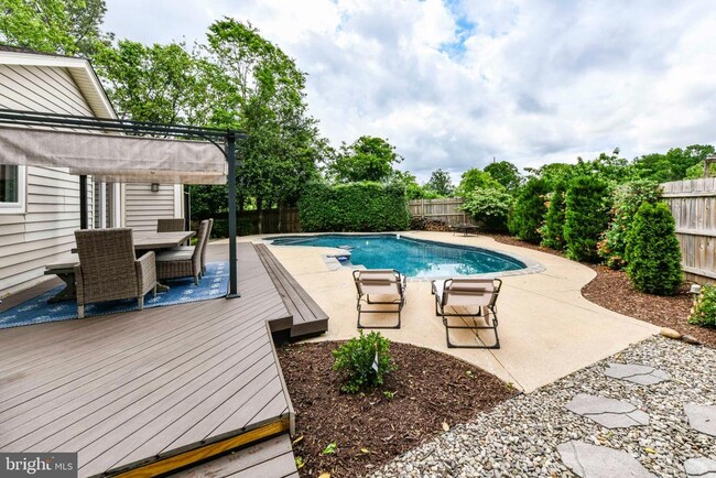 Building Photo - 7635 Bland Dr