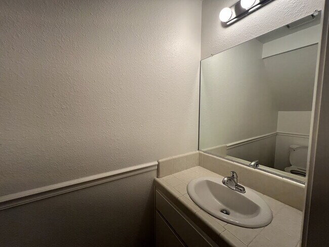 Building Photo - Beautiful Condo in Villa Del Sol – 2 Beds,...