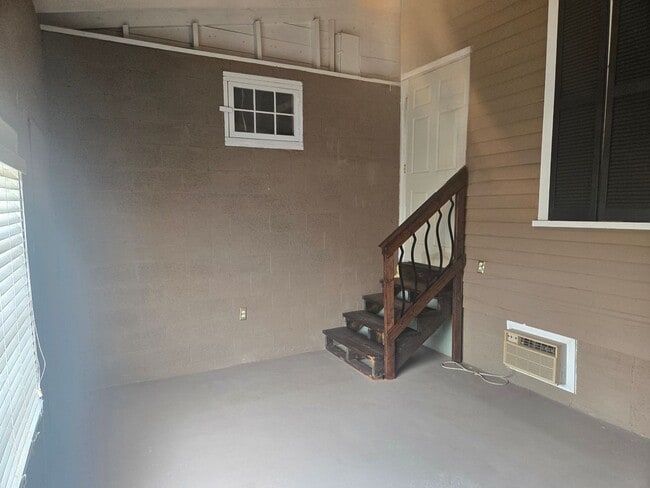 Building Photo - FOR RENT centrally located and convenient to Downtown! Available NOW!