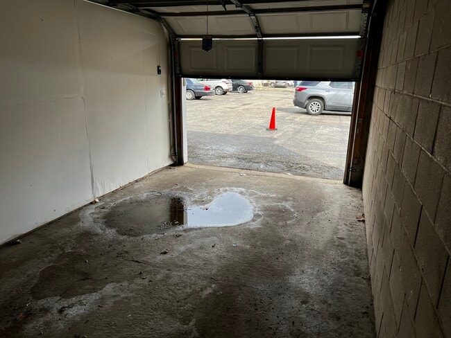 Building Photo - 10611 Parkside Ave