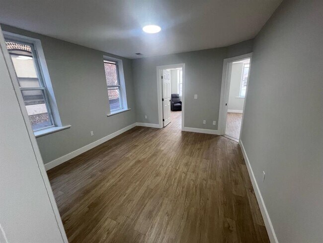 Building Photo - 434 W SIDE Ave